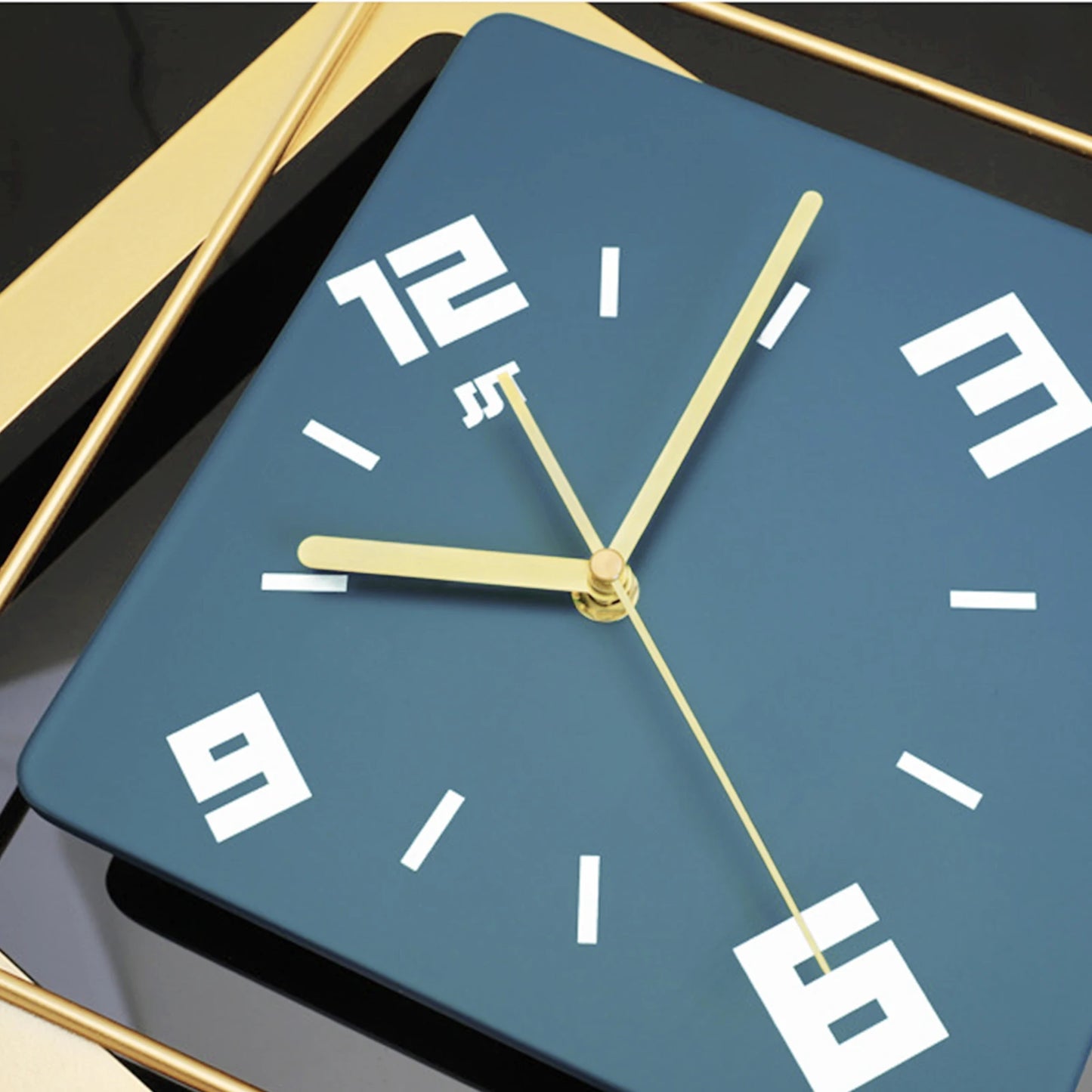 Modern Metal Large Wall Clock Silent Digital Hanging Wall Clock Home Art Decor Simple Green Wall Clock Pendulum Watch