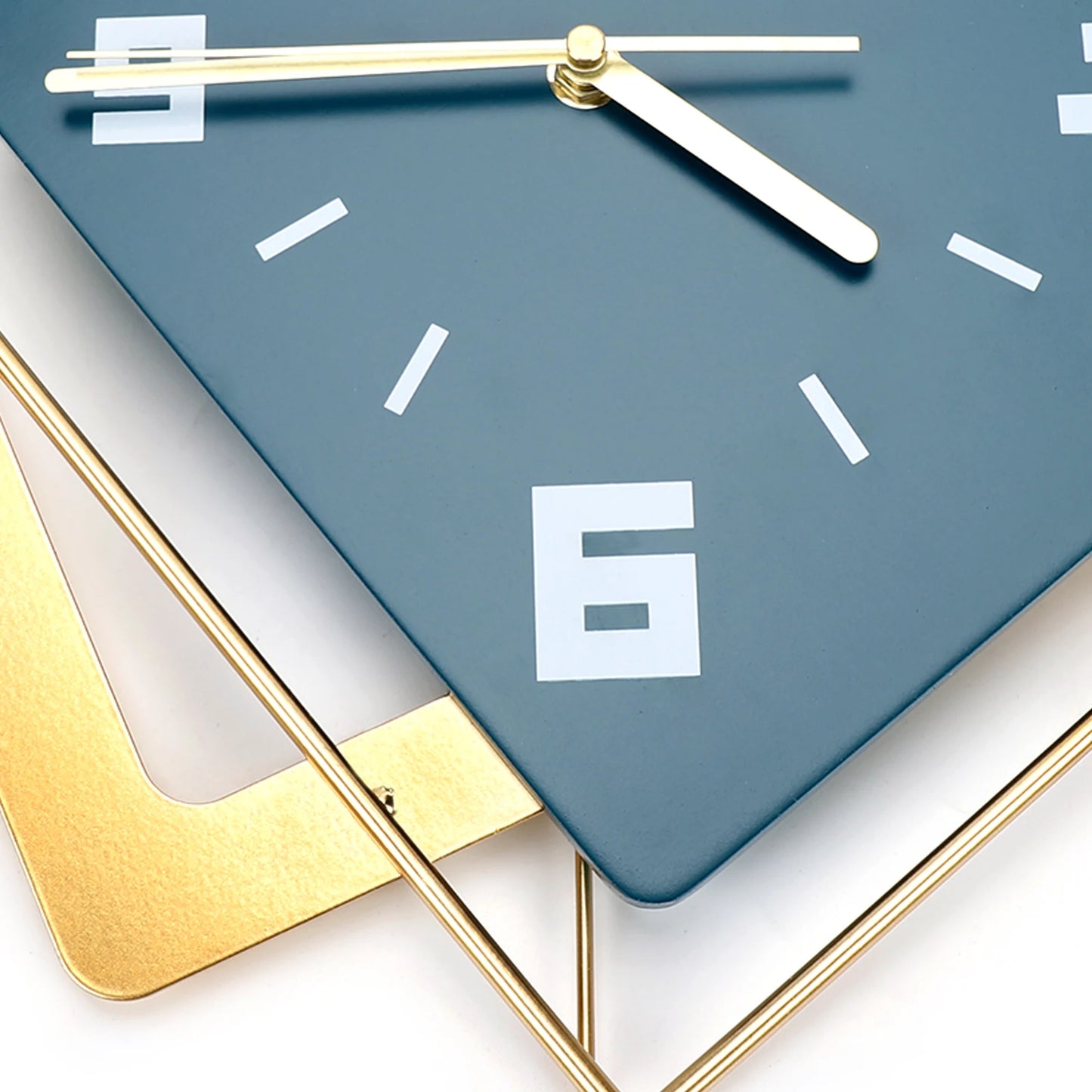 Modern Metal Large Wall Clock Silent Digital Hanging Wall Clock Home Art Decor Simple Green Wall Clock Pendulum Watch