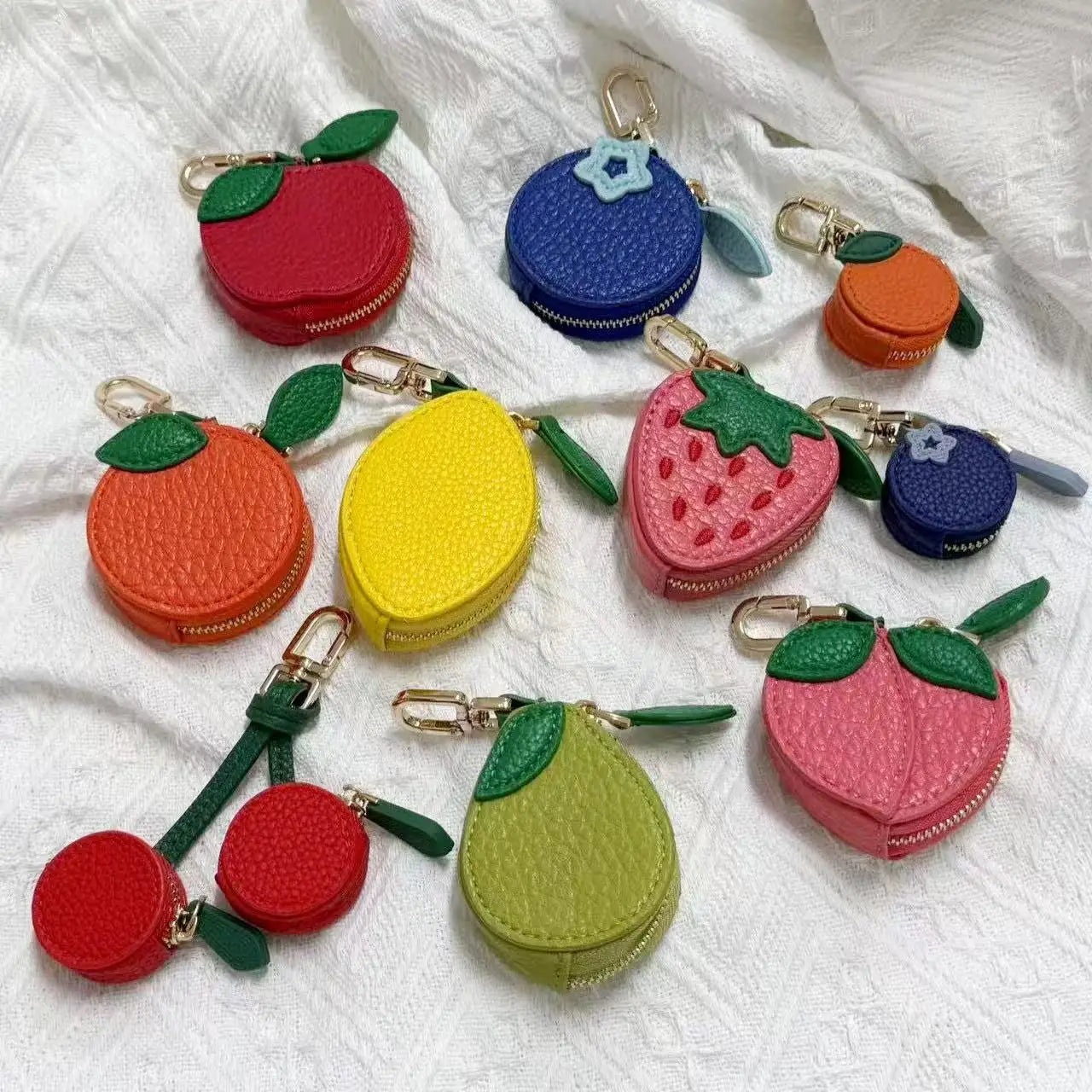 Add a sweet touch of nature to your everyday essentials with our Minimalist Cute Fruit Keychain & Coin Purse Set. This adorable